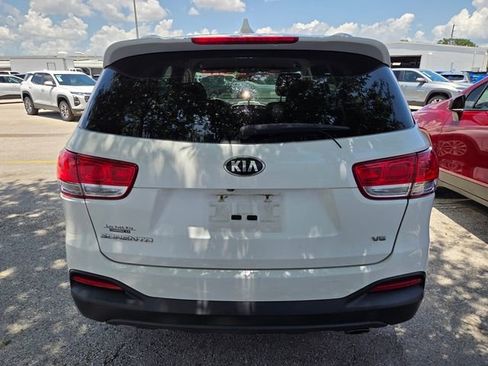 Used 2016 Kia Sorento LX AWD/4WD image 4