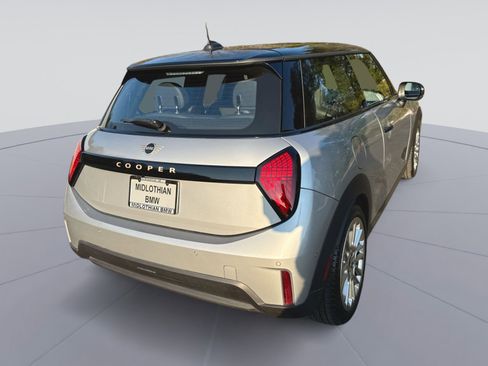 Used 2025 MINI Cooper 2-Door Hardtop image 29