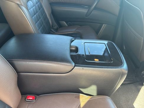 Used 2020 Nissan Armada Platinum w/ Platinum Reserve Package image 36