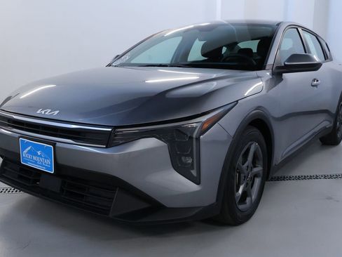 Used 2025 Kia K4 LXS image 3