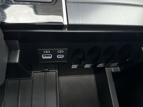 Certified 2025 Toyota Tundra Platinum image 31