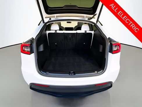 Used 2022 Tesla Model Y Long Range AWD/4WD image 26