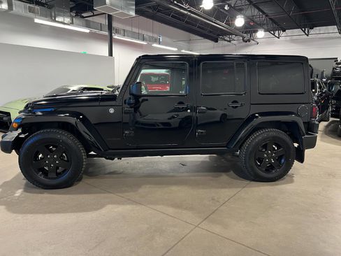 Used 2015 Jeep Wrangler Unlimited Sahara AWD/4WD image 6