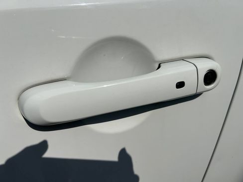 Used 2023 Jeep Renegade Latitude AWD/4WD image 22