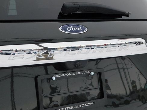 Used 2023 Ford Explorer XLT image 47