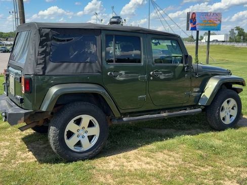 Used 2009 Jeep Wrangler Unlimited Sahara AWD/4WD image 7