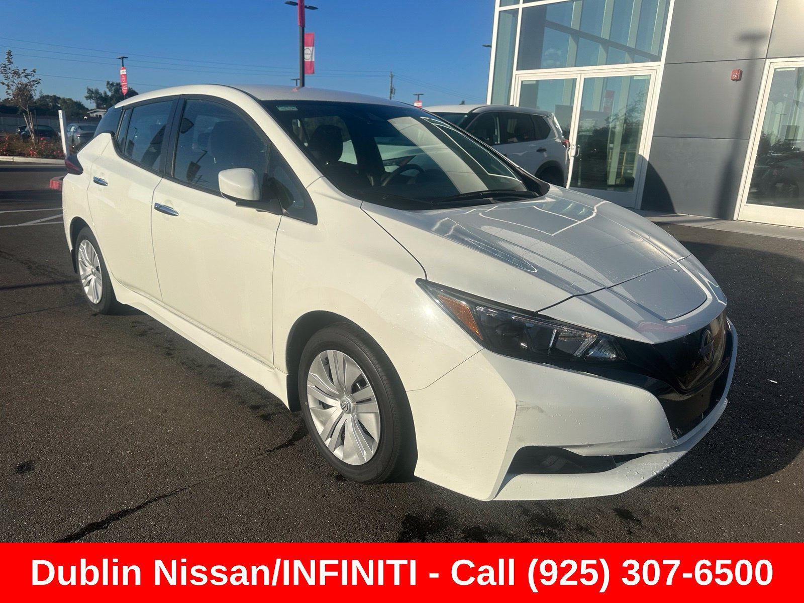 Used 2025 Nissan Leaf S FWD image 1