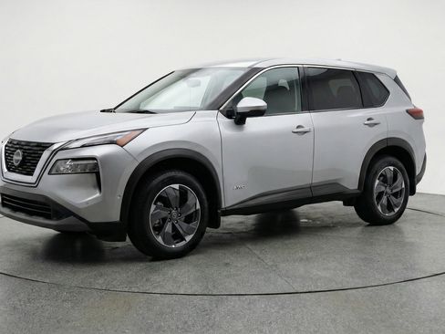 Used 2025 Nissan Rogue SV image 3