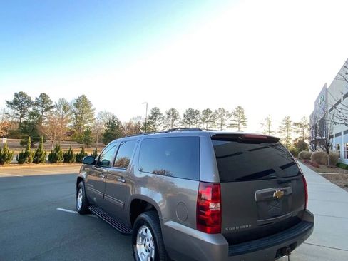 Used 2013 Chevrolet Suburban LT image 7