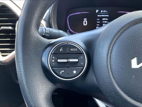 Used 2023 Kia Soul LX w/ LX Technology Package FWD image 18