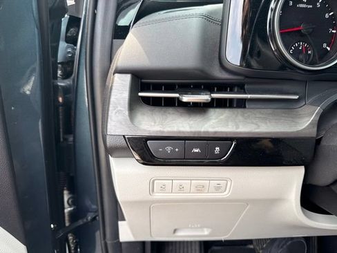 Certified 2024 Kia Carnival EX FWD image 11