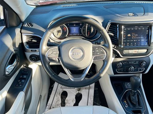 Certified 2019 Jeep Cherokee Limited w/ Luxury Group image 22