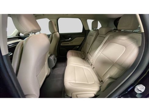 Used 2024 Lincoln Corsair AWD w/ Towing Package image 15