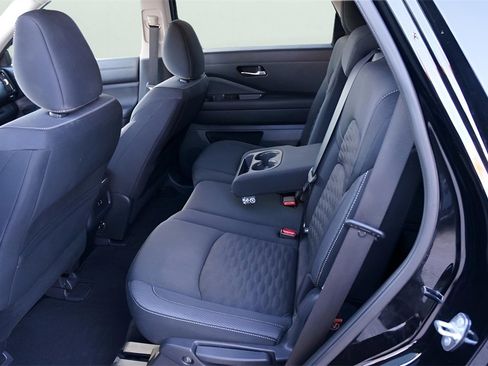 Used 2022 Nissan Pathfinder S image 11