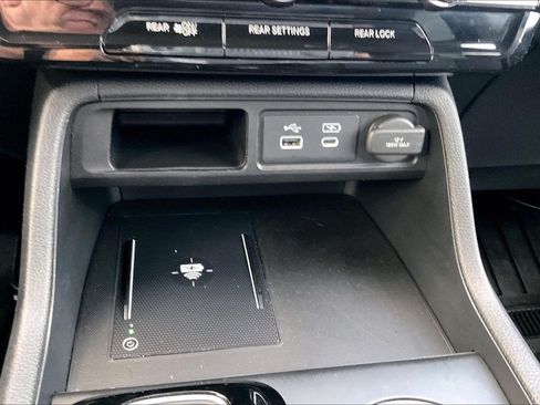 Used 2025 Honda Pilot Touring image 32