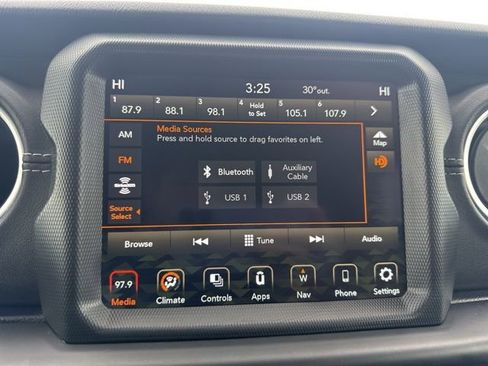 Used 2022 Jeep Wrangler Unlimited Sahara AWD/4WD image 31