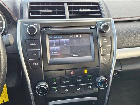 Used 2017 Toyota Camry SE image 12