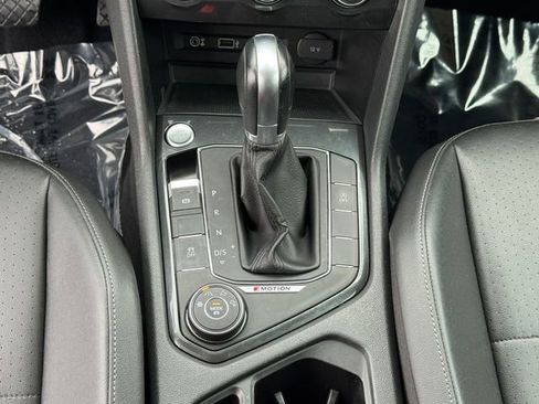 Used 2018 Volkswagen Tiguan SEL AWD/4WD image 21