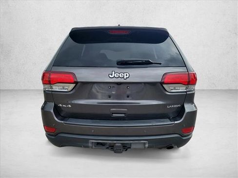 Used 2020 Jeep Grand Cherokee Laredo image 6