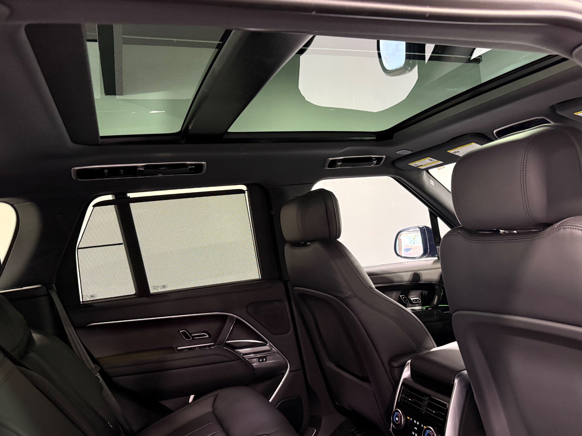Used 2024 Land Rover Range Rover SE AWD/4WD image 55