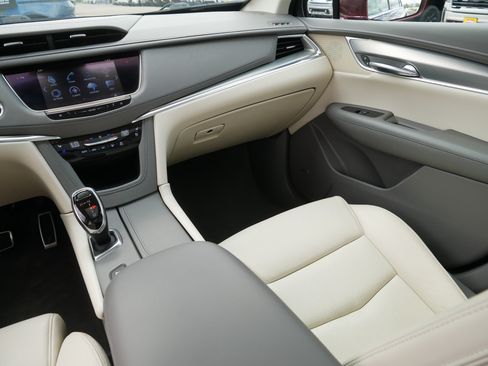 Used 2017 Cadillac XT5 Premium Luxury AWD/4WD image 11