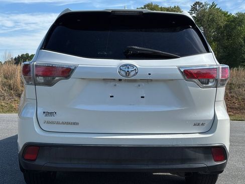 Used 2014 Toyota Highlander XLE image 6