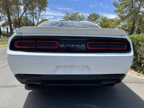 Used 2015 Dodge Challenger SXT w/ Driver Convenience Group RWD image 8