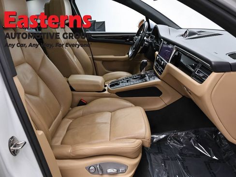 Used 2021 Porsche Macan AWD/4WD image 30