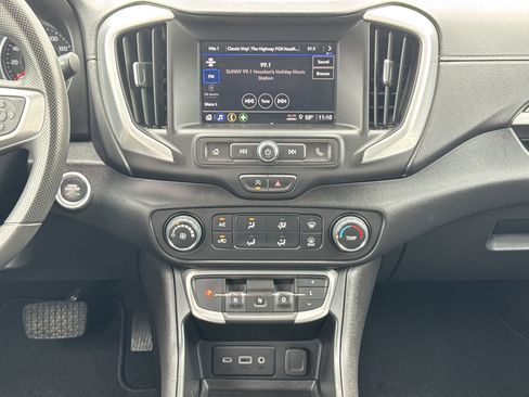 Used 2024 GMC Terrain SLE image 24