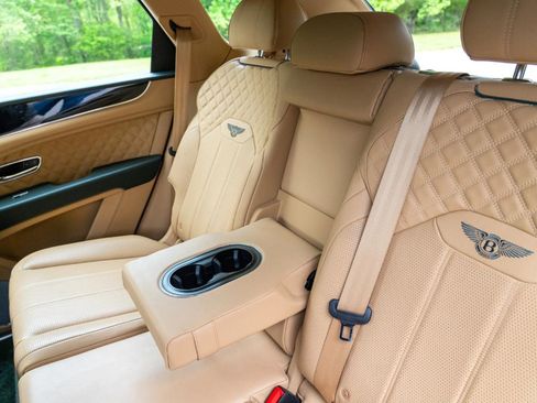 Used 2021 Bentley Bentayga AWD/4WD image 61