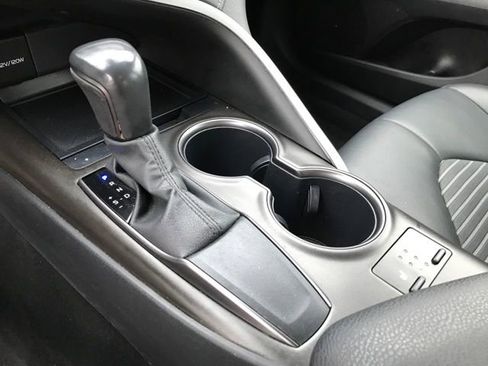 Used 2023 Toyota Camry SE image 10