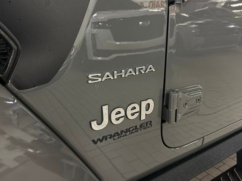Used 2018 Jeep Wrangler Unlimited Sahara image 8