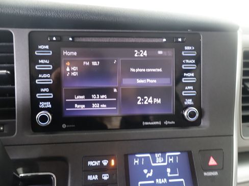 Used 2018 Toyota Sienna LE image 16