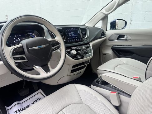 Used 2018 Chrysler Pacifica Limited w/ Advanced Safetytec Group image 13