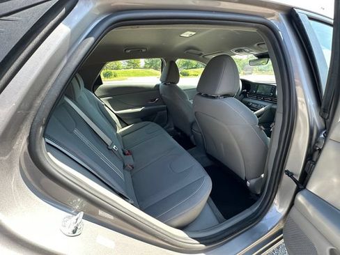 Used 2021 Hyundai Elantra SEL FWD image 17
