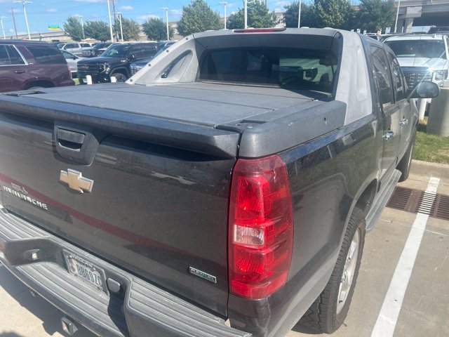 Used 2010 Chevrolet Avalanche LT w/ Texas Edition RWD image 5