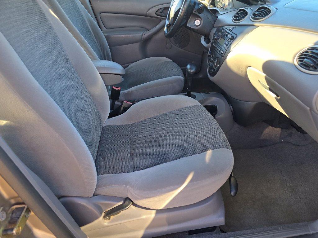 Used 2003 Ford Focus LX FWD image 17