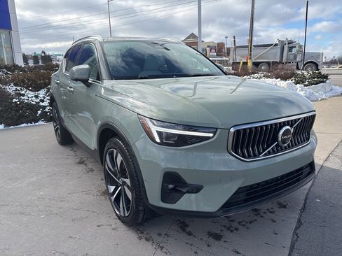 Certified 2025 Volvo XC40 B5 Ultra w/ Protection Package Premier image 4