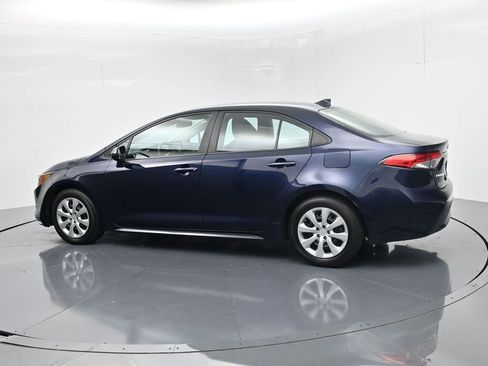 Used 2022 Toyota Corolla LE image 5