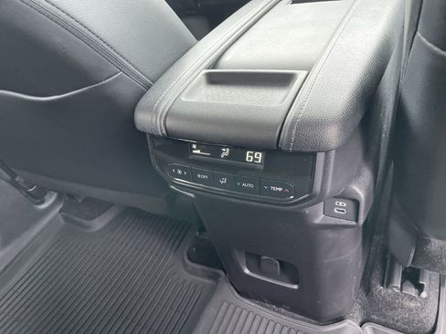 Used 2025 Toyota Grand Highlander XLE image 25