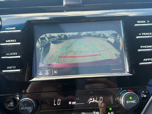 Used 2018 Toyota Camry XSE image 18