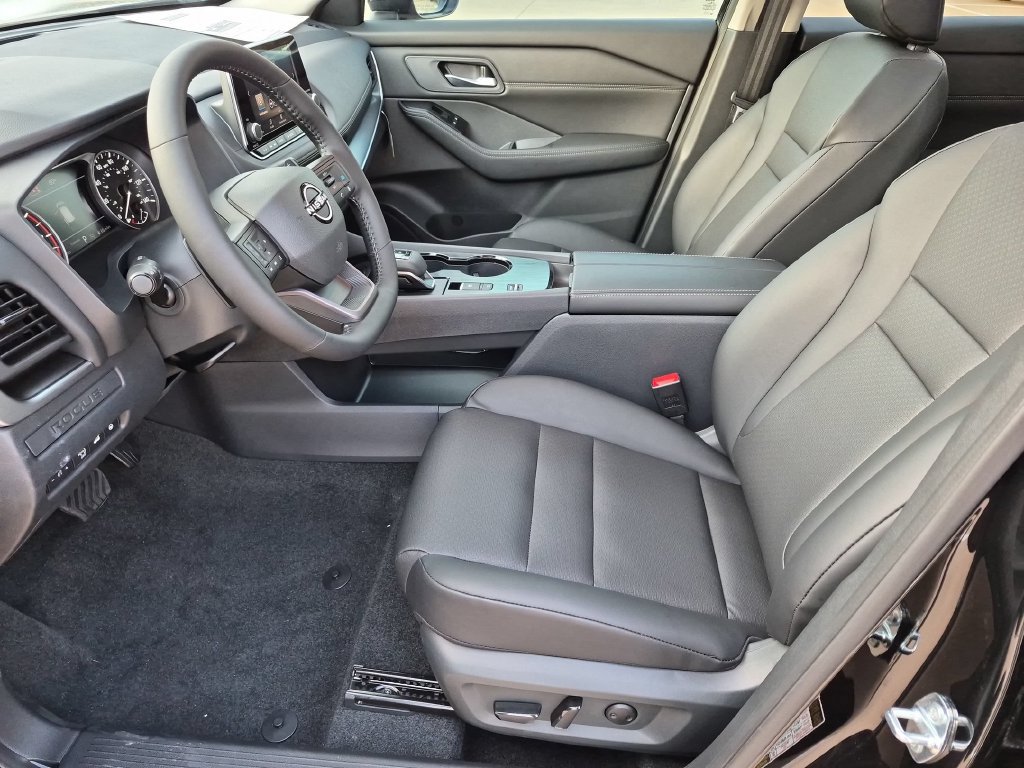 New 2026 Nissan Rogue Dark Armor FWD image 10