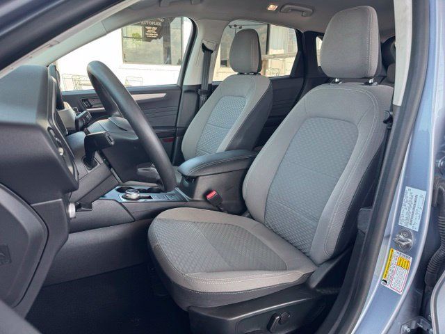 Used 2022 Ford Escape SE FWD image 17