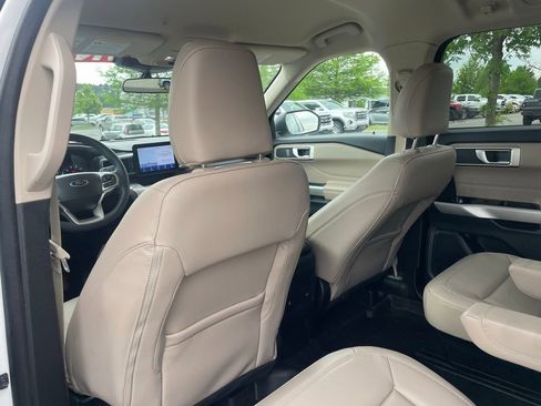 Used 2023 Ford Explorer XLT w/ Equipment Group 202A RWD image 23