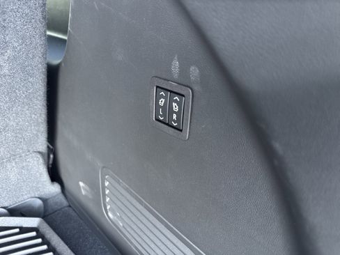 Used 2023 Buick Enclave Avenir w/ Avenir Technology Package image 17