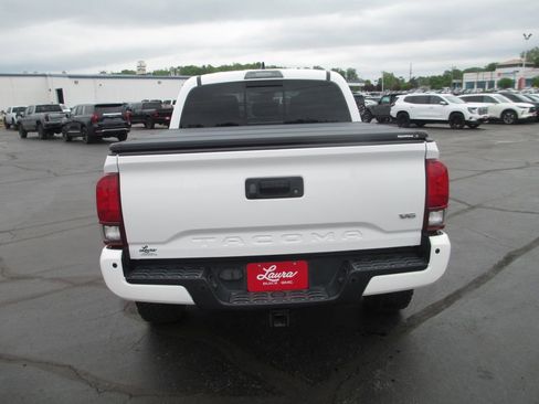Used 2019 Toyota Tacoma TRD Off-Road AWD/4WD image 6