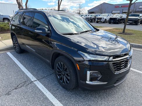 Used 2023 Chevrolet Traverse RS image 2