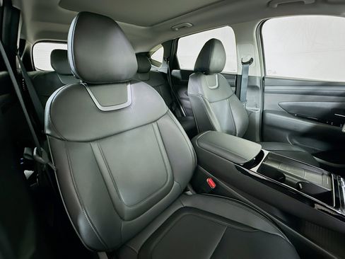 Certified 2025 Hyundai Tucson Limited AWD/4WD image 29