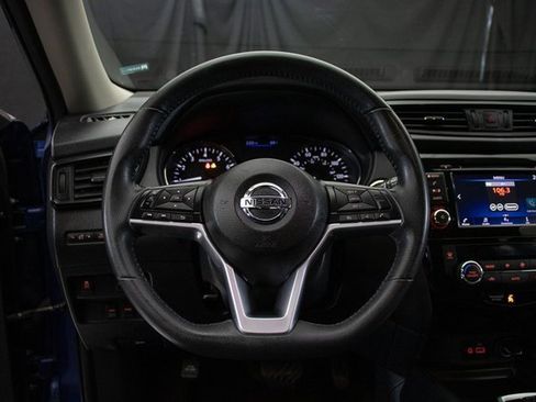 Used 2018 Nissan Rogue SV image 23