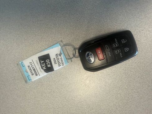 Used 2024 Toyota Sienna XLE image 36